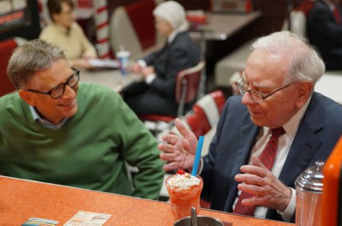 Bill Qeytsdən milyarder dostuna gözlənilməz və maraqlı ad günü hədiyyəsi - VİDEO