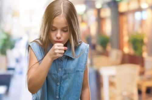 Britaniyada məktəblilərə öskürmək qadağan edildi