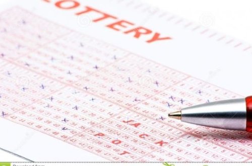 20 il eyni rəqəmlərlə lotereya oynayan qadın cek-pot uddu