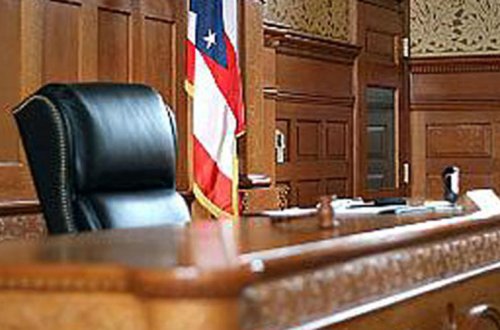 Məhkəmə zalında cinsi əlaqədə olan hakim İŞDƏN QOVULDU — FOTO