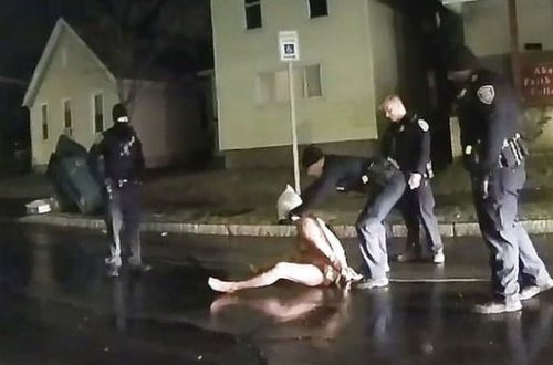 Başına torba keçirilən çılpaq afroamerikalı boğularaq öldü - FOTO/VİDEO