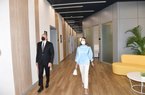 Ильхам Алиев и Мехрибан Алиева на открытии Детской школы искусств в Баку - ОБНОВЛЕНО + ФОТО