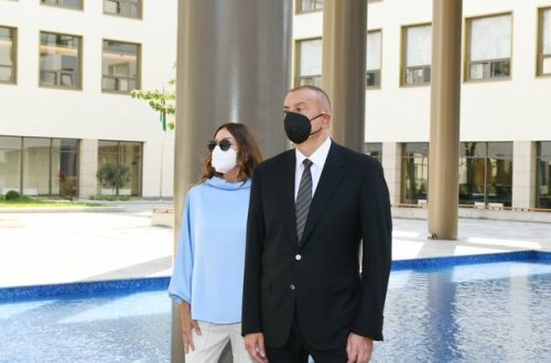 Ильхам Алиев и Мехрибан Алиева на открытии заново отстроенного корпуса UNEC - ОБНОВЛЕНО + ФОТО