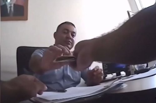 Azərbaycanda vəzifəli şəxs cinayət başında yaxalandı - ANBAAN VİDEO