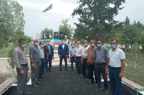 Əli Hüseynli Yevlax könüllüləri birlikdə  abadlıq, yaşıllıq və yenidərqurma işində iştirak edib