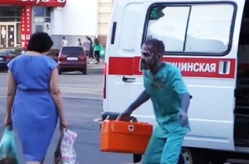 “Zombi” həkim insanları qorxutdu - VİDEO
