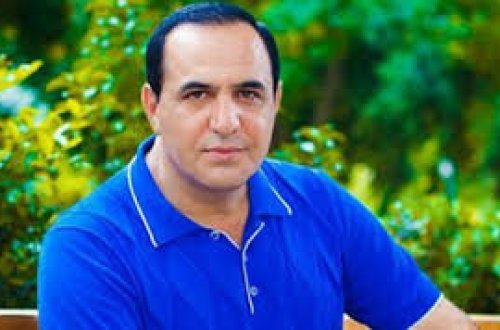 Manaf Ağayev bahalı avtomobilində POZ VERDİ - FOTO
