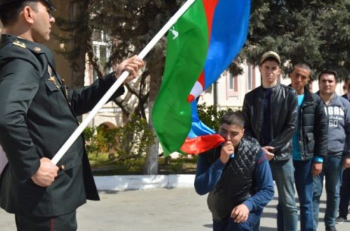 “Əsgərlərin təmtəraqla yola salınması ənənəsini gətirmək lazımdır”