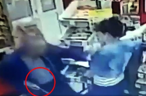 Kişi hamının gözü qarşısında keçmiş sevgilisini bıçaqladı – ANBAAN VİDEO