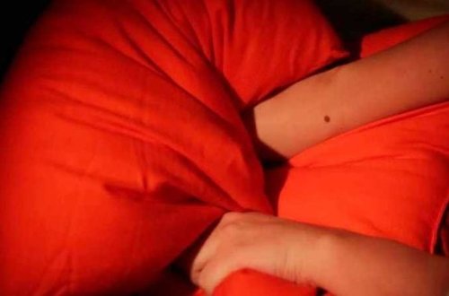 Поверив слухам, житель тертерского села задушил бывшую жену подушкой