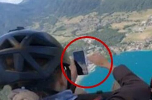 Paraşütlə tullanan yaşlı qadın bahalı telefonunu dənizə düşürdü - VİDEO