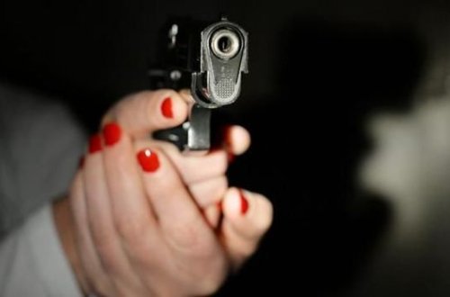 Ailə dramı: Ukraynada universitet müəllimi ərini və qızını güllələdi