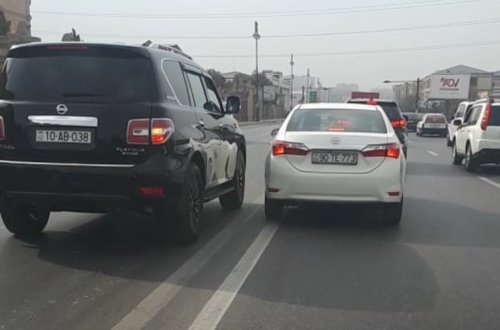 Bakıda şirkət maşını qaydaları belə pozdu - VİDEO