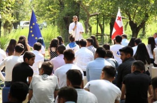 Gürcüstanda parlament seçkilərinə iqtidardan qatılan azərbaycanlı namizəd Zaur Darğallı gənclərlə görüşdü