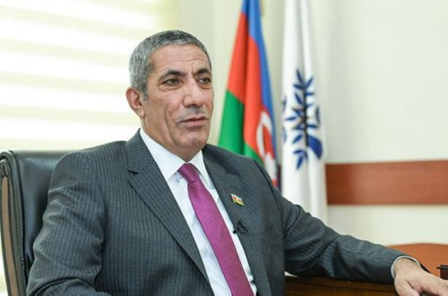 Siyavuş Novruzov YAP-ın qərargahını tərk etdi