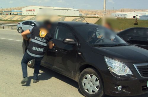 SON DƏQİQƏ! Bakıda əməliyyat: Polislər maşında belə tutdu - ANBAAN VİDEO