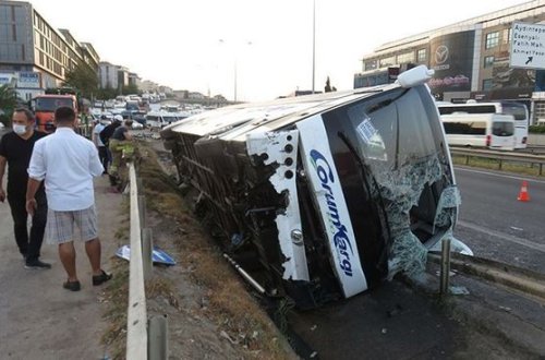 İstanbulda ağır avtomobil qəzası: çox sayda yaralı var - FOTO