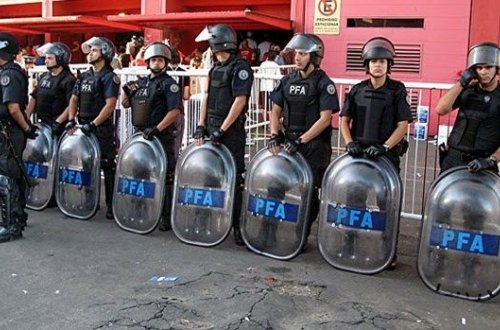 В Аргентине протестуют против коррупции и карантина - ВИДЕО