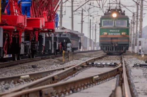 Bakıda dəmir yolu işçisi vaqonun altında qalıb öldü