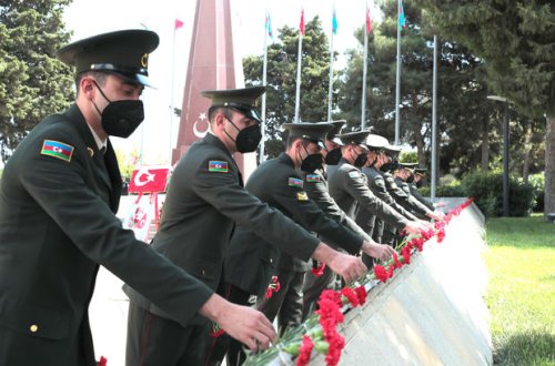 “Türk Şəhidliyi” abidəsi ziyarət olundu - FOTO