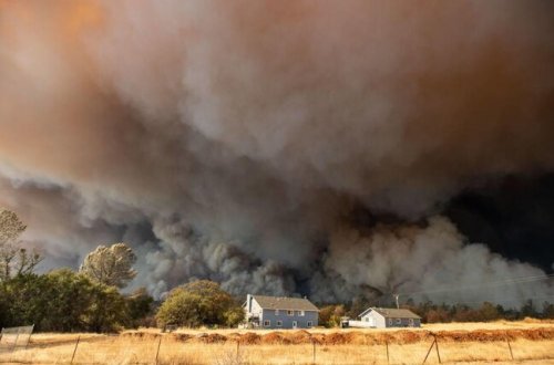 Azərbaycanda DƏHŞƏT: Kənd müəmmalı şəkildə YANIR