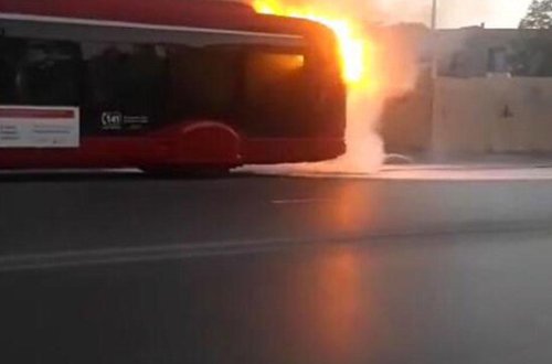 Bakıda avtobus BELƏ YANDI - VİDEO
