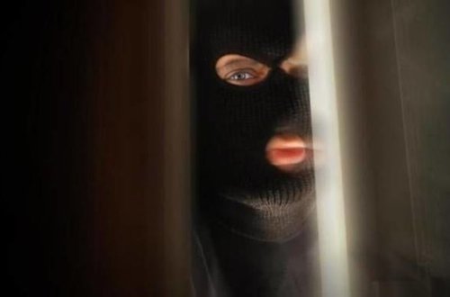 Astarada maskalı şəxslər evə basqın etdilər: Yaralılar var