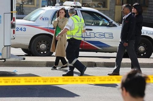 В канадском Монреале автомобиль наехал на группу пешеходов