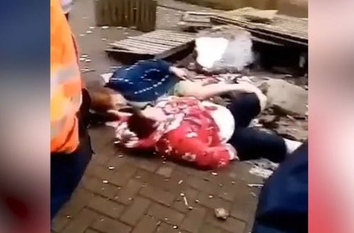 Eyvan uçdu, iki qadın yerə çırpıldı - VİDEO