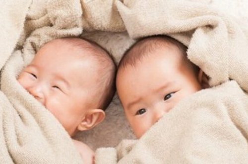 Qadın əkizlər dünyaya gətirdi, amma həkimlər indiyə qədər belə bir möcüzə görmədi