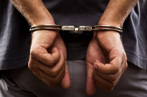 Bakıda vəzifəli şəxsin qətl törədən oğlu polisə təslim oldu