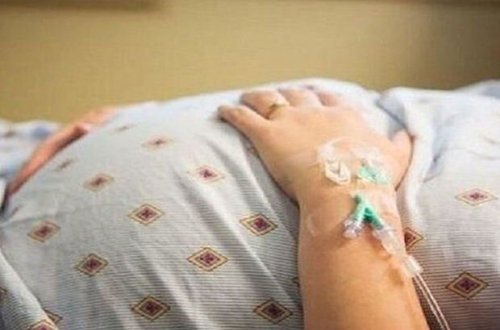 DƏHŞƏT: Beş aylıq hamilə arvadını qarnından BIÇAQLADI