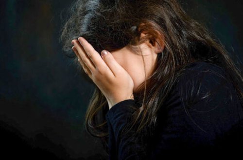 Azyaşlının çılpaq şəkillərini YAYDI - SAXLANILDI