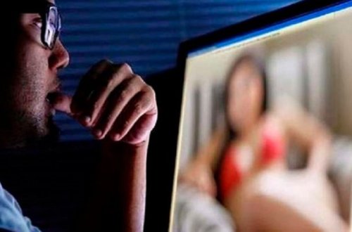 Azərbaycanda nişanlı qız intim fotoları ilə şantaj olunur - FOTO