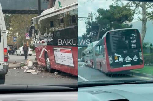 18 metrlik “BakuBus” avtobusu qəzaya uğradı - VİDEO