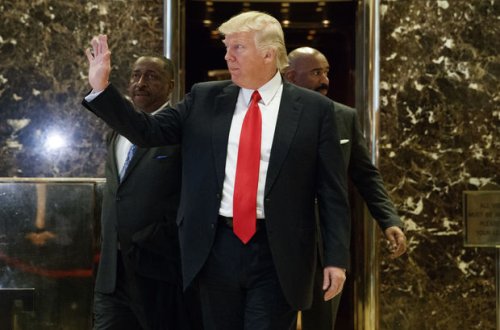 Трамп обещает распространить вакцины от коронавируса в течение суток после их одобрения