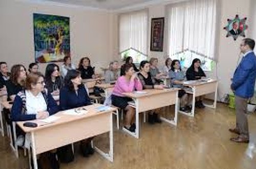 İbtidai sinif müəllimləri üçün onlayn ixtisasartırma təlimləri