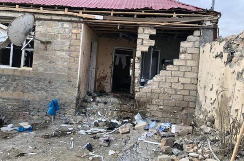 Ermənilərin Naftalana atdığı top atəşi nəticəsində həlak olan ailə üzvləri dəfn edildi