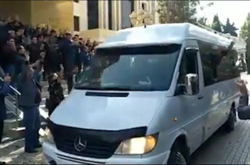 Əsgərlərimiz qələbə şüarları ilə yola salınır - VİDEO