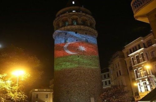 Известные достопримечательности Стамбула и Анкары подсвечены цветами азербайджанского флага - ФОТО