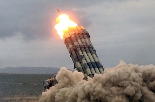 Düşmən Şəmkirin kəndini raket atəşinə tutur