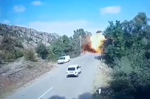 Düşmənin mövqelərinə yeni zərbə: körpü partladıldı - VİDEO