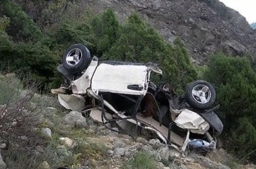 Qəbələdə maşın dərəyə aşdı: Sürücü öldü