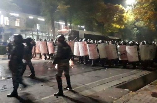 В Бишкеке на акции протеста пострадали 16 человек