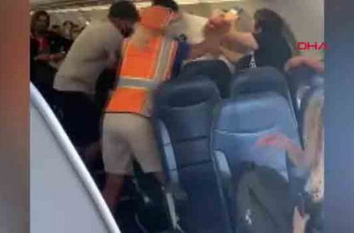 Təyyarədə maska mübahisəsi yumruqlu davaya çevrildi - VİDEO