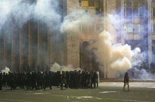 Bişkekdə etirazlar zamanı xəsarət alanların sayı 700-ü keçdi