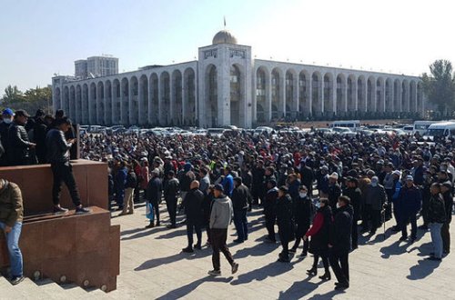Qırğızıstanda naməlum şəxslər dövlətə məxsus dəmir yolu şirkətini ələ keçirməyə cəhd göstərib