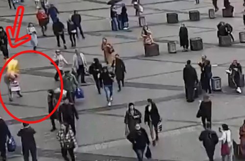 Rusiyada yaşlı kişi şəhərin mərkəzində özünü yandırdı - VİDEO