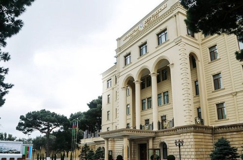 Минобороны: Разбомблено здание штаба армянского полка, начальник штаба ранен, артиллерии - убит - ВИДЕО