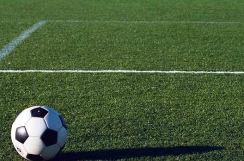 Məşhur futbolçunun xanımı uşağını eyvanda DÜNYAYA GƏTİRDİ - FOTO